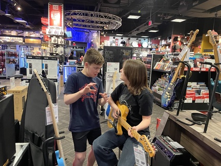 Guitar Center Palm Springs1